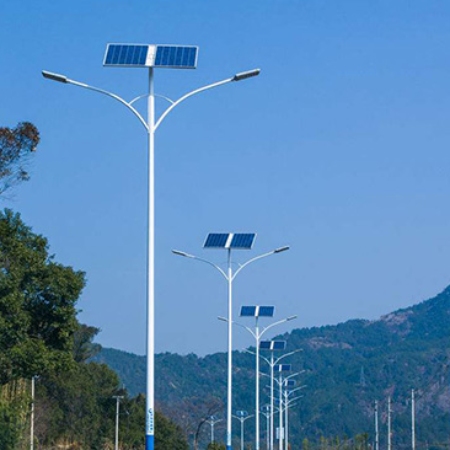 Roadside streetlights utilize photovoltaic power generation